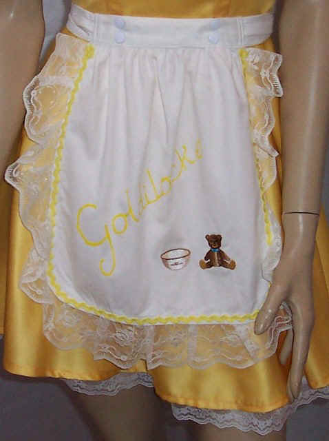 Goldilocks' apron detail